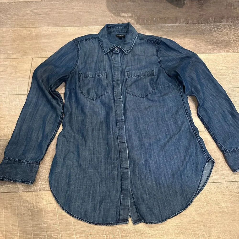 TALBOTS WOMENS SIZE 6 LONG SLEEVE BUTTON UP DENIM SHIRT SMALL